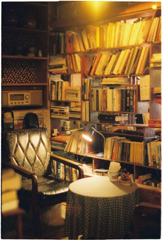 How to Create a Cozy Reading Corner at Home